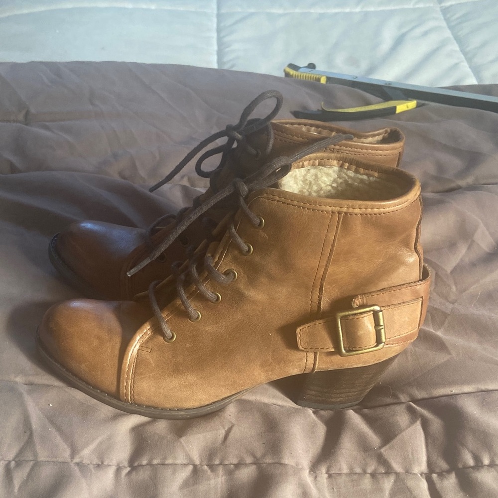 Women’s Tan Lace-Up Ankle Boots with Buckle Detail size 6 1/2